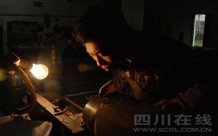 农民纯手工造高仿真坦克 每辆10万元(组图)