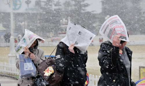 兰州降下鹅毛大雪 甘肃气温将下降6-8℃(图)