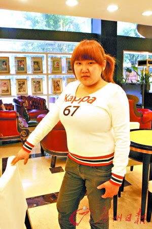 女孩患巨乳症 欲缩胸过正常生活(图)