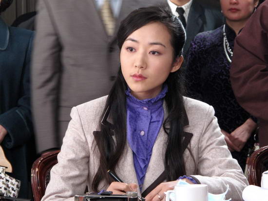 韩雪《决战南京》变身记者 女间谍身份变幻莫