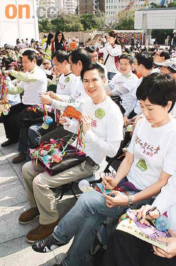 张家辉探访山区心不忍 呼吁内地有钱人伸援手