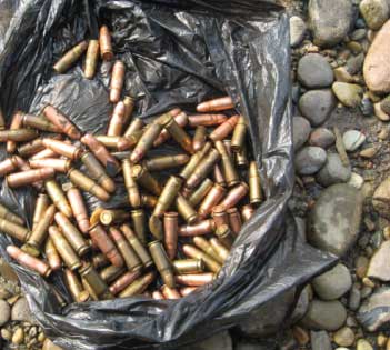 湖北枝江江边发现成堆手枪子弹 警方正调查