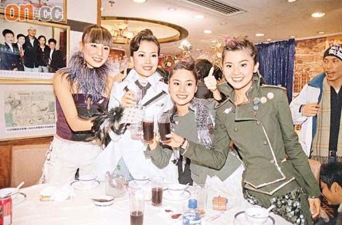 郑希怡阿娇演《欲望都市》结伴赴英国找灵感
