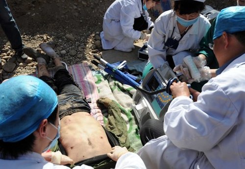 组图:西宁一工地发生坍塌事故8人遇难