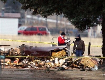 美小型飞机坠毁 14人遇难含7名幼童途中曾改航