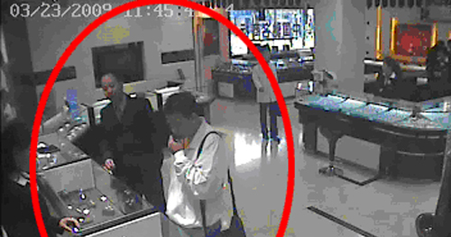 3名男子在金店调包33万元钻石(组图)