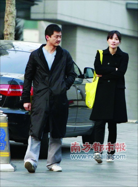 王菲最近一次在媒体镜头中露面是本月7日,与李亚鹏到北京博爱医院探望