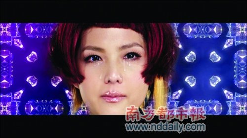 卫兰含泪宣传禁毒歌 网友轰其摆妹妹上台-卫兰