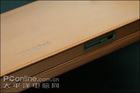 能够以假乱真的手提包式笔记本电脑