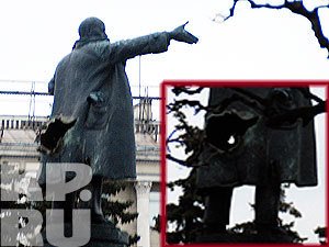 俄圣彼得堡列宁塑像被炸