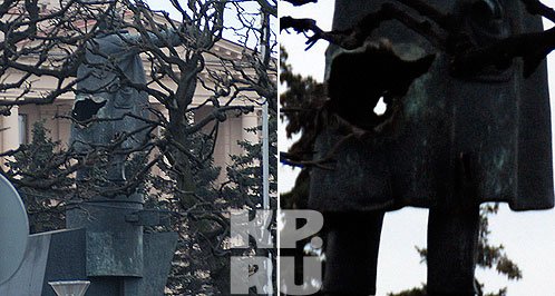 俄圣彼得堡列宁塑像被炸
