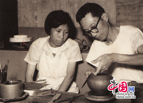1960年中期汪寅仙接受顾景舟指导 1960年中期汪寅仙接受顾景舟指导