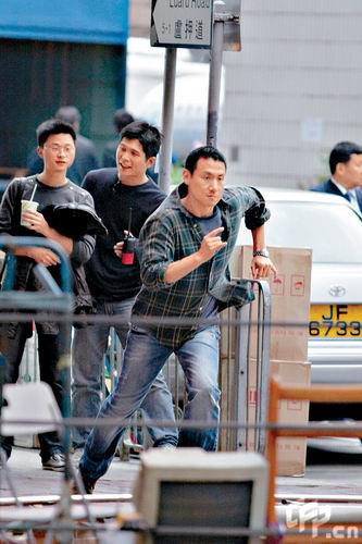 张学友复出拍片百人围观当街哀求汤唯复合(图)