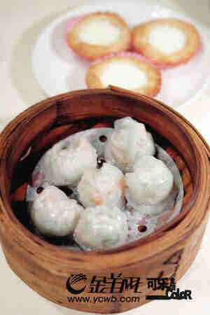 饮茶对视情深 转战新派茶餐厅