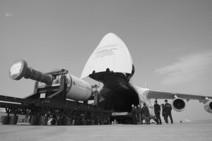空中巨无霸运送单件64吨货物抵达哈尔滨-空