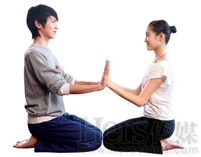 双人瑜伽 夫妻激情瘦身妙招