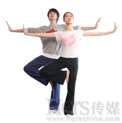 双人瑜伽 夫妻激情瘦身妙招