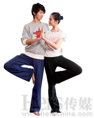 双人瑜伽 夫妻激情瘦身妙招