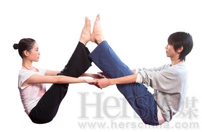 双人瑜伽 夫妻激情瘦身妙招