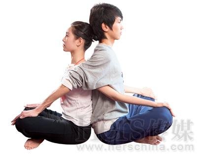 双人瑜伽 夫妻激情瘦身妙招