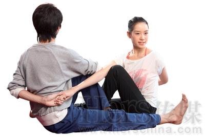 双人瑜伽 夫妻激情瘦身妙招