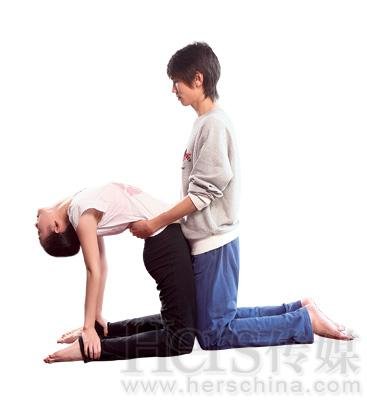 双人瑜伽 夫妻激情瘦身妙招