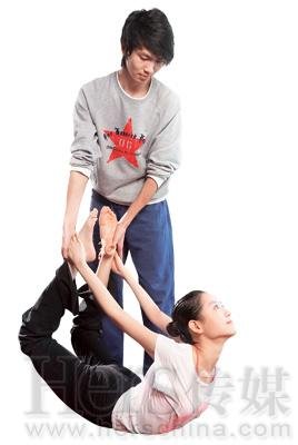 双人瑜伽 夫妻激情瘦身妙招
