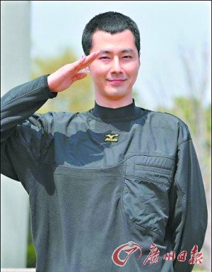 韩星赵寅成正式入伍 履行为期25个月兵役期限