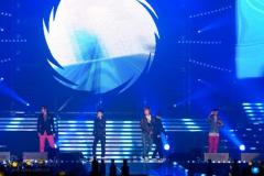 组图:东方神起李志勋等韩星聚首开演唱会