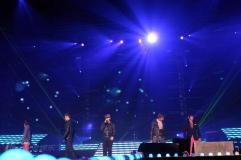 组图:东方神起李志勋等韩星聚首开演唱会