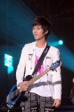 组图:东方神起李志勋等韩星聚首开演唱会