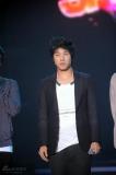 组图:东方神起李志勋等韩星聚首开演唱会
