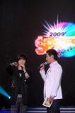 组图:东方神起李志勋等韩星聚首开演唱会