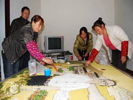 青川枣树村村民用五谷杂粮为温总理画像(图)