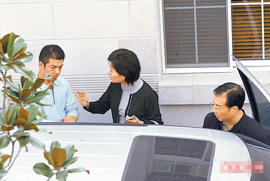 贾静雯连夜赴美孙家防备严密犹如电影情节(图)