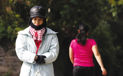 35岁女子感冒染怪病夏天仍穿棉袄(图)