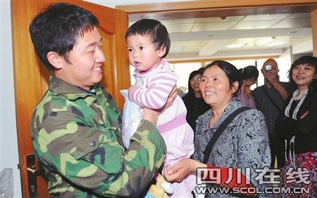 盛于峰再次抱起小文文