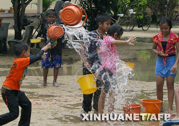 红衫军返家曼谷恢复平静 泰国泼水节延长两天
