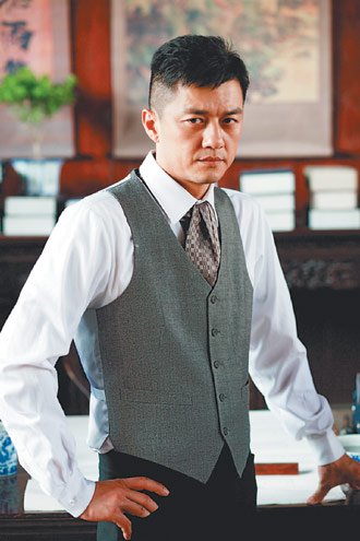 李亚鹏暗示王菲将复出 称可以轮流带小孩