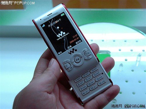 音乐天使 索尼爱立信W595跌破1800元