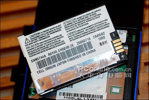 全键盘设计 摩托罗拉Q11新低价1899元