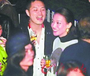 舒淇派对眼神迷蒙 众目睽睽借醉意吻张震(图)