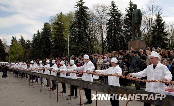425գʦڶ˹ǡ-ж˹͹׸ж˹չʾһ120׳Ŀ⴮⴮30ֻСƶɡ