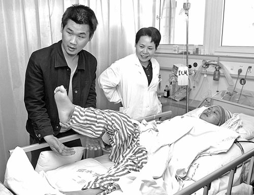 产妇大出血命悬一线 市民接力为她捐血捐钱