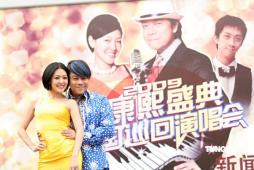 组图:小S蔡康永宣传康熙巡演发挥搞笑本色