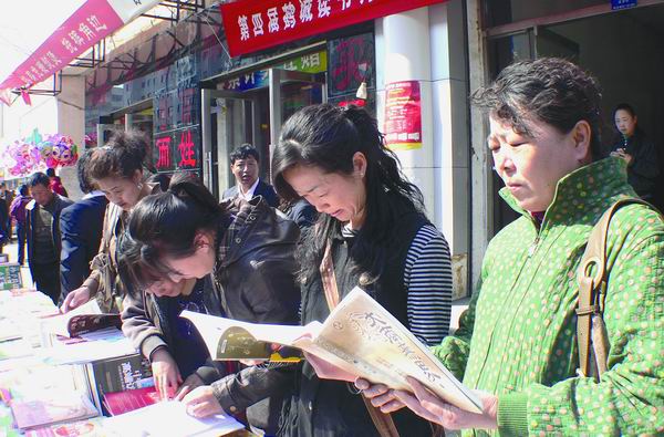 讷河人口数量_讷河火车站(2)
