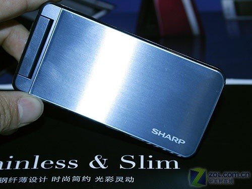超薄金属翻盖机 夏普6010行货1749元
