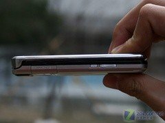 超薄金属翻盖机 夏普6010行货1749元