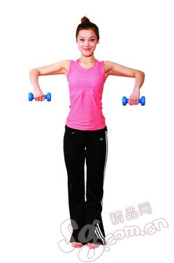 哑铃新玩法 变身活力美女