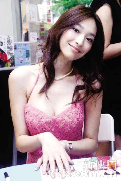吴佩慈大谈甜蜜恋情 称三年内退休欲转当中医